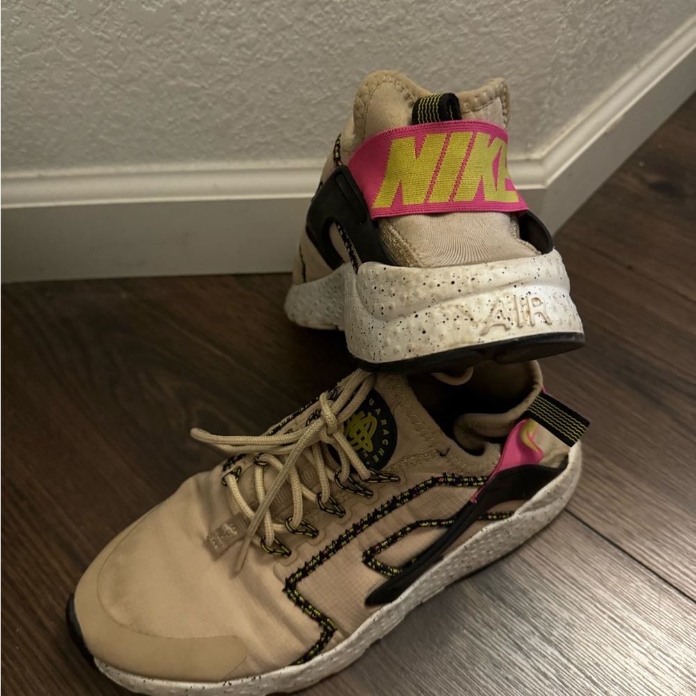 Nikes - Picture 2 of 2